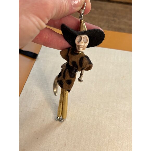 Leopard Print Skeleton Keychain Pendant With Felt Hat & Gold Legs - Picture 4 of 6
